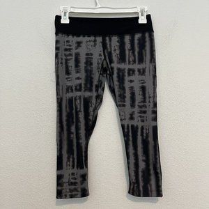 Under Armour Heat Gear Cropped Gray Black Tie Dye Leggings Women XS Yoga Workout